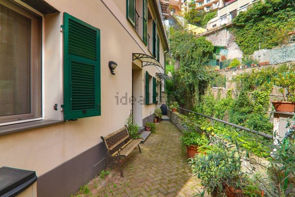 appartamento in vendita a Genova in zona Staglieno