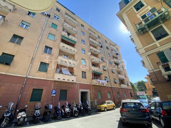 appartamento in vendita a Genova in zona Rivarolo