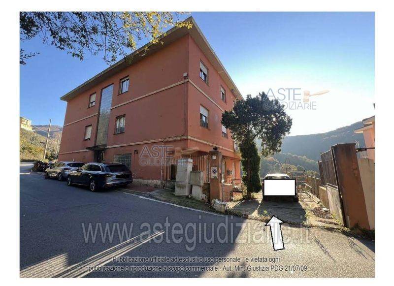 locale commerciale in vendita a Genova in zona Bavari