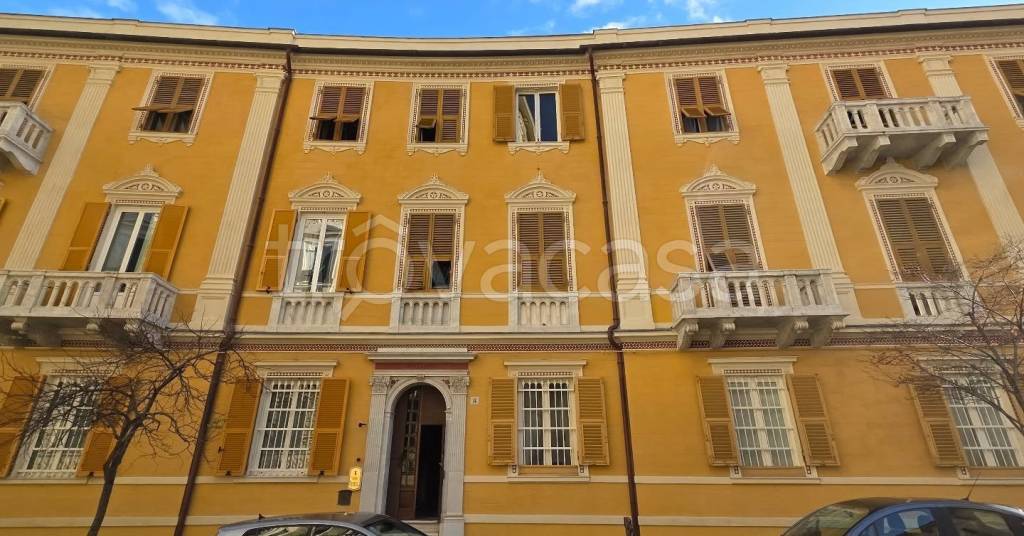 locale commerciale in vendita a Genova in zona Castelletto