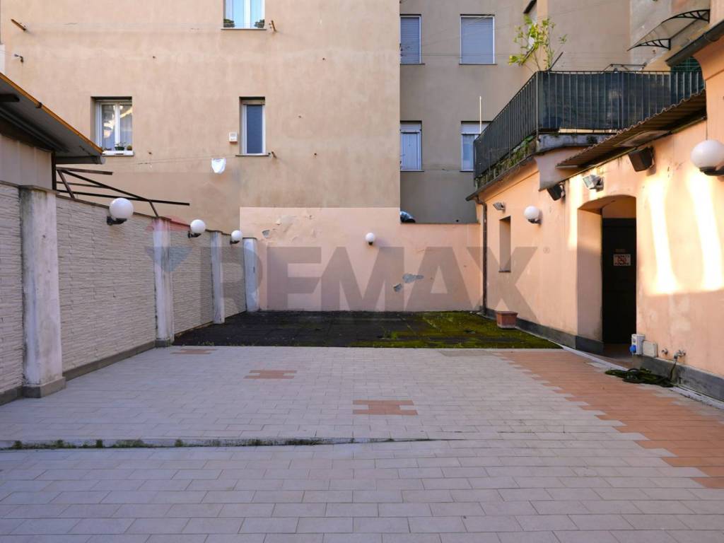 negozio in vendita a Genova in zona Sestri Ponente