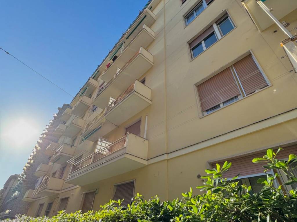 appartamento in vendita a Genova in zona Sestri Ponente
