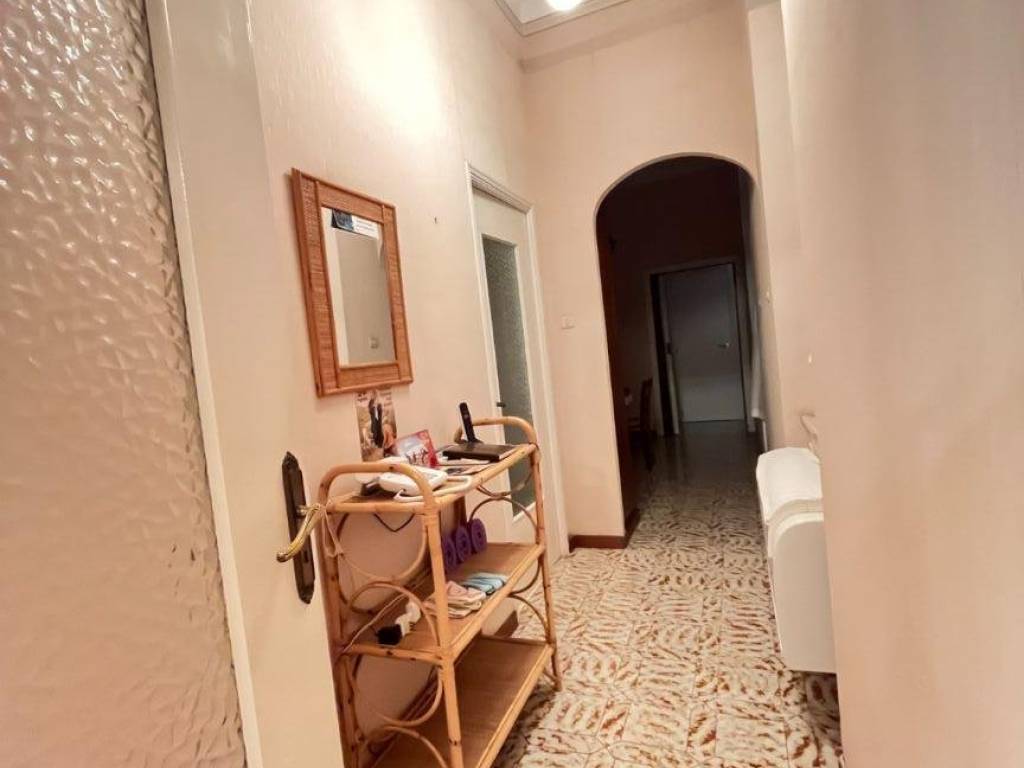 appartamento in vendita a Genova in zona Sestri Ponente