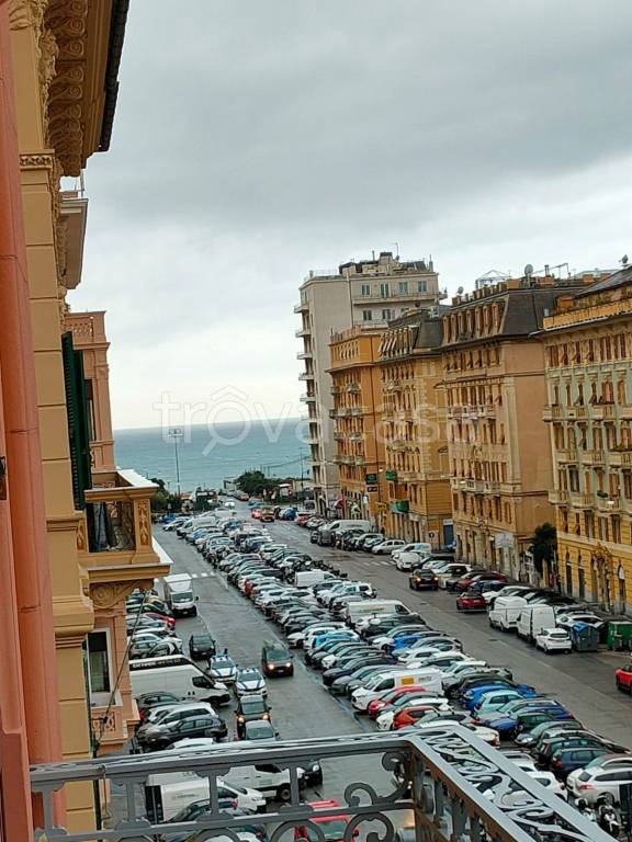 appartamento in vendita a Genova in zona Foce