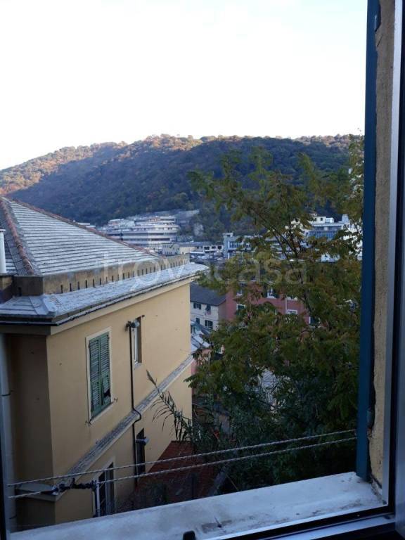 appartamento in vendita a Genova in zona Staglieno