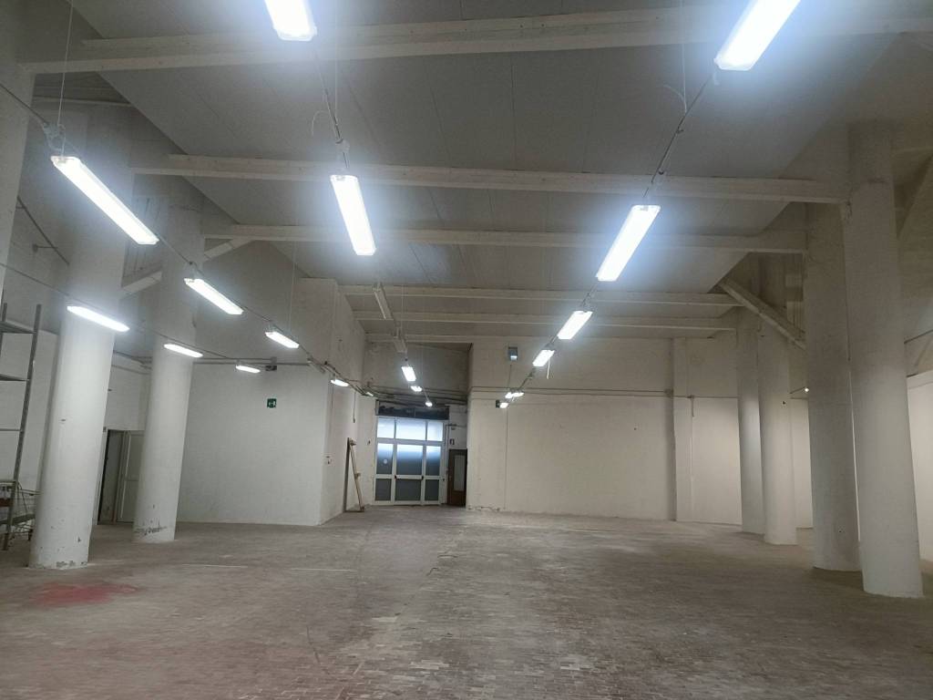 locale di sgombero in vendita a Genova in zona Molassana