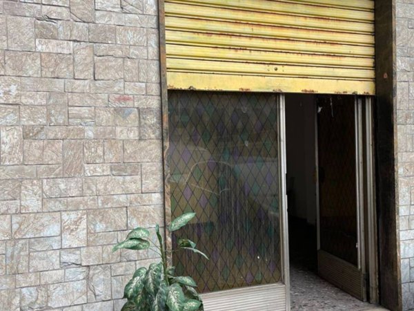 negozio in vendita a Genova in zona Sestri Ponente