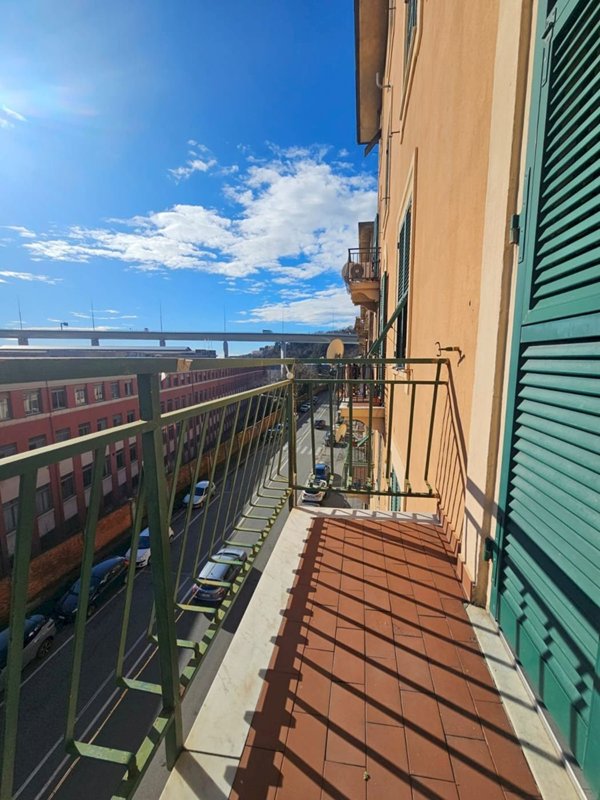 appartamento in vendita a Genova in zona Sestri Ponente