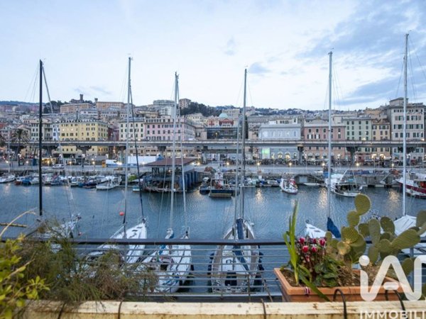 appartamento in vendita a Genova in zona Sottoripa / Maddalena / Molo
