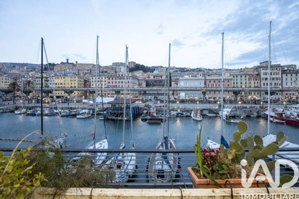 appartamento in vendita a Genova in zona Sottoripa / Maddalena / Molo