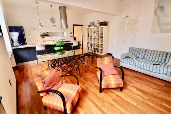 appartamento in vendita a Genova in zona Sottoripa / Maddalena / Molo