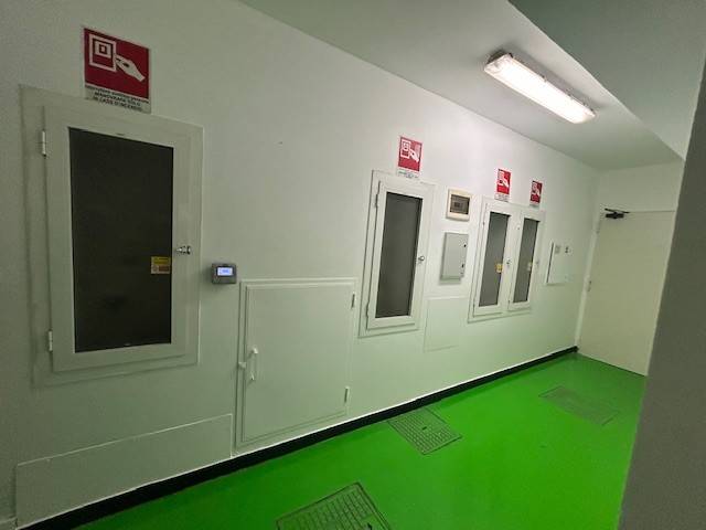 locale commerciale in vendita a Genova in zona Sampierdarena