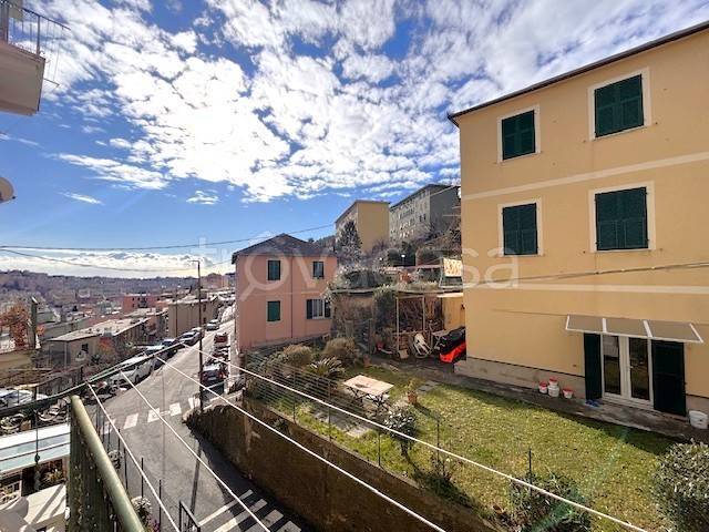 appartamento in vendita a Genova in zona Staglieno