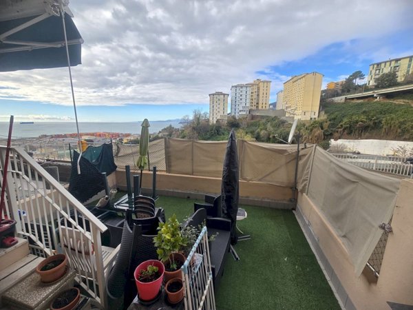 appartamento in vendita a Genova in zona Palmaro / Pra'