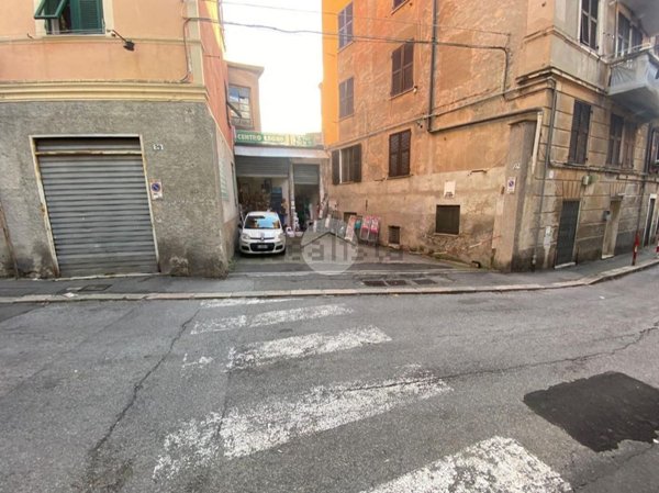 capannone in vendita a Genova in zona Sestri Ponente