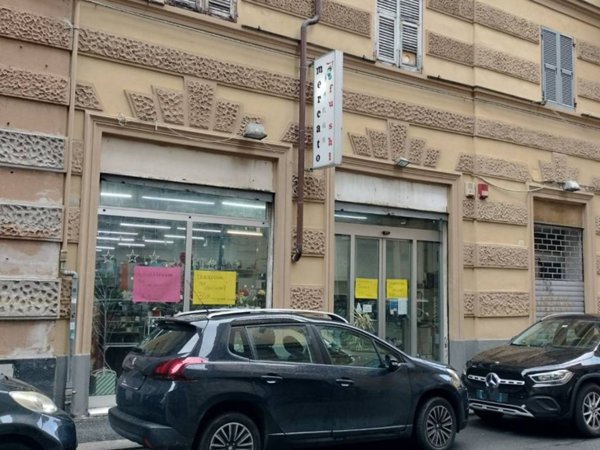 negozio in vendita a Genova in zona Sampierdarena