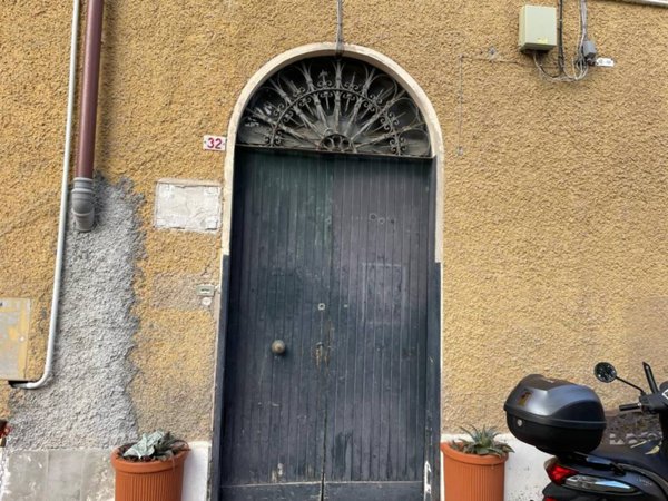 locale commerciale in vendita a Genova in zona Nervi