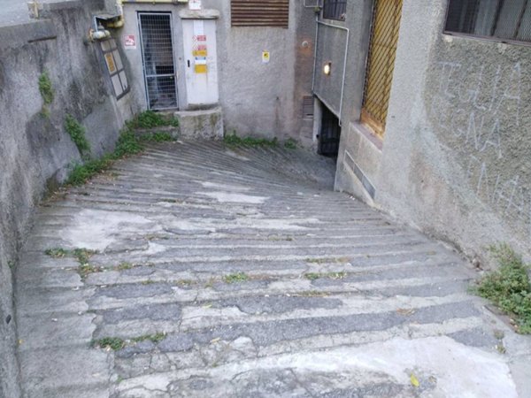 locale di sgombero in vendita a Genova in zona Rivarolo