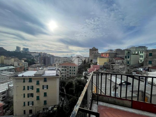 appartamento in vendita a Genova in zona Sestri Ponente