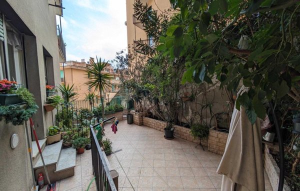 appartamento in vendita a Genova in zona Quarto dei Mille