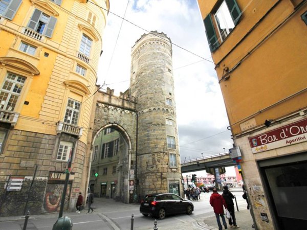 appartamento in vendita a Genova in zona Sottoripa / Maddalena / Molo