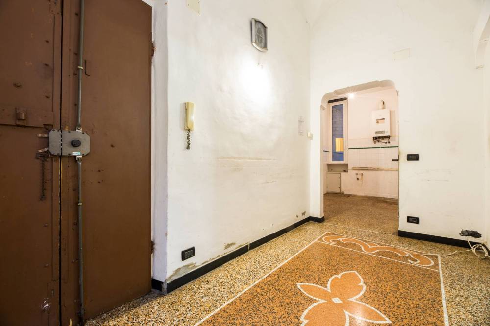 appartamento in vendita a Genova in zona Sottoripa / Maddalena / Molo