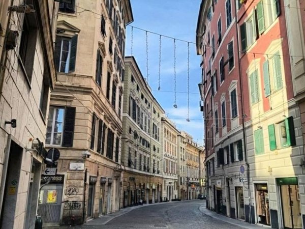 appartamento in vendita a Genova in zona Sottoripa / Maddalena / Molo