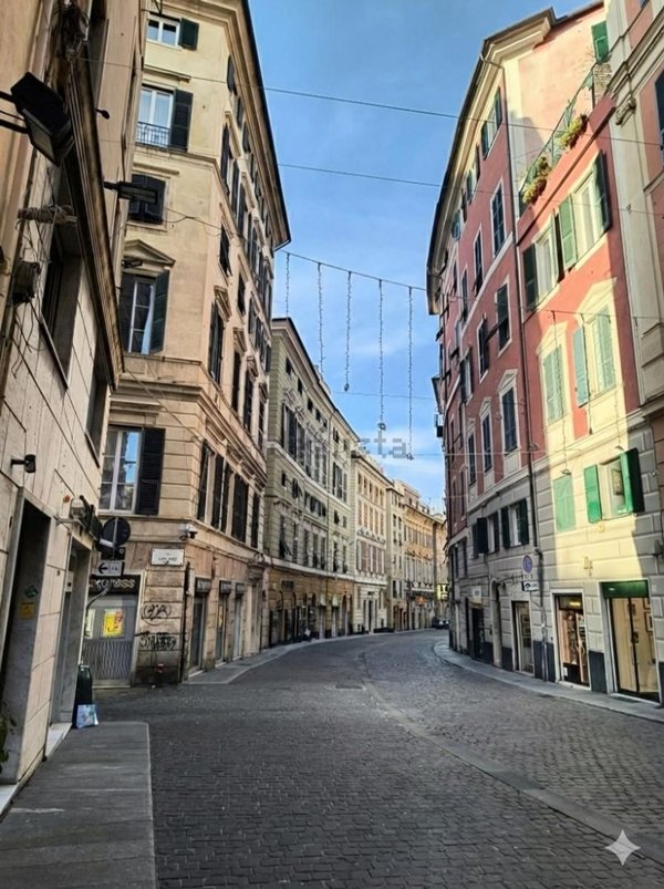 appartamento in vendita a Genova in zona Sottoripa / Maddalena / Molo