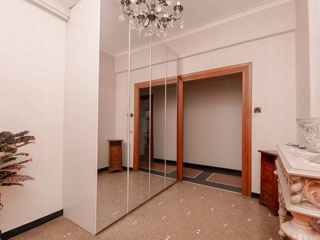 appartamento in vendita a Genova in zona Sestri Ponente