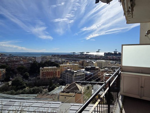 appartamento in vendita a Genova in zona Palmaro / Pra'