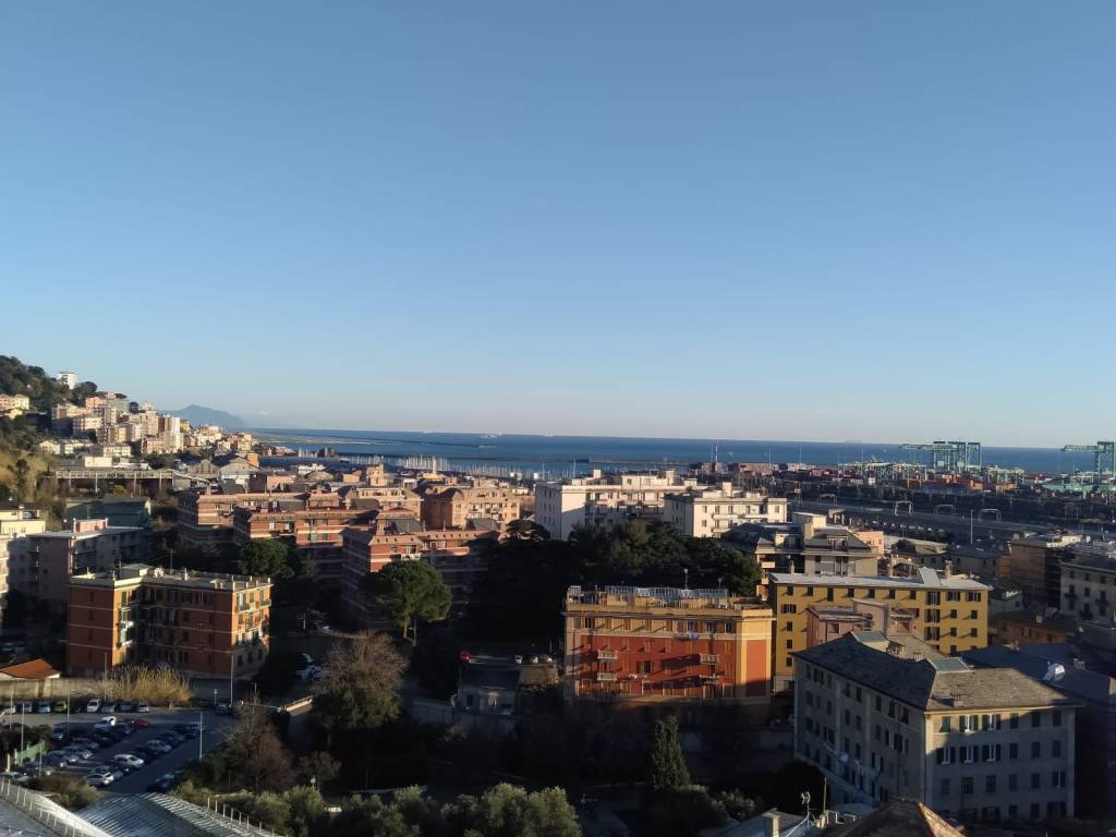 appartamento in vendita a Genova in zona Palmaro / Pra'