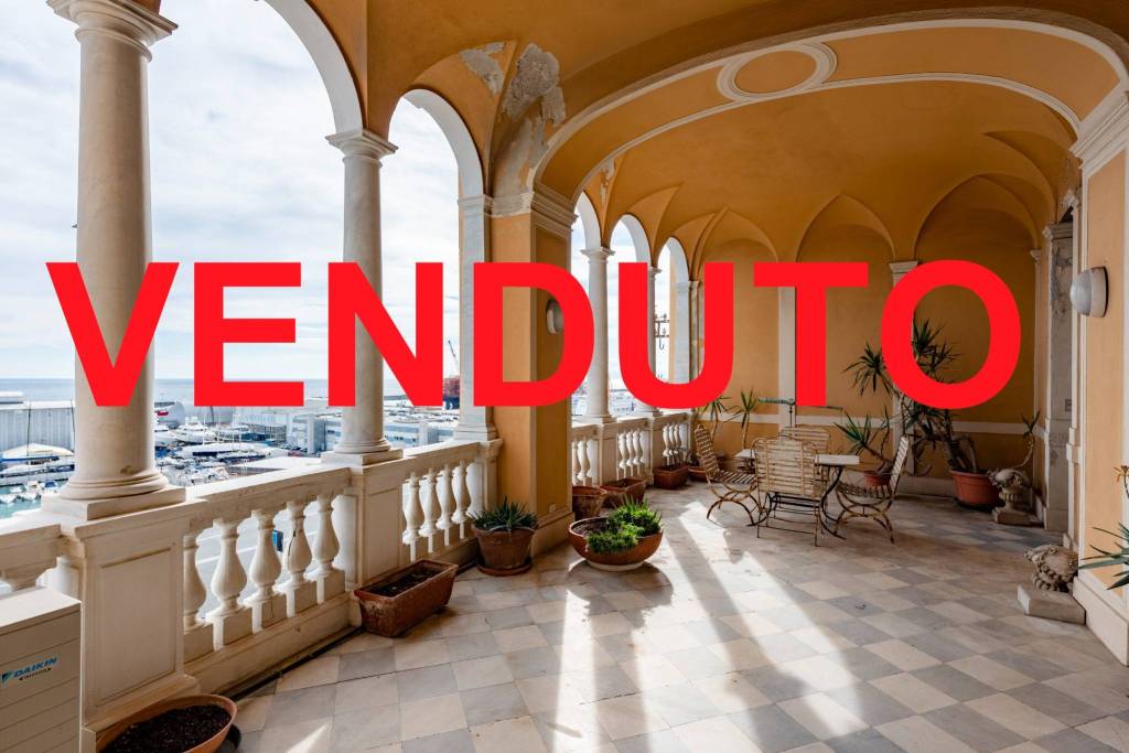 appartamento in vendita a Genova in zona Carignano