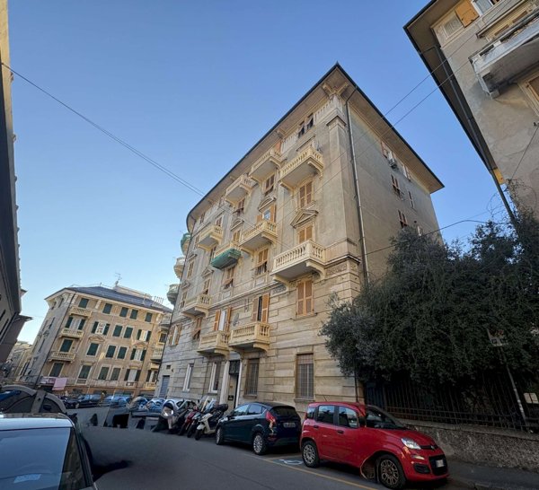 appartamento in vendita a Genova in zona Sestri Ponente