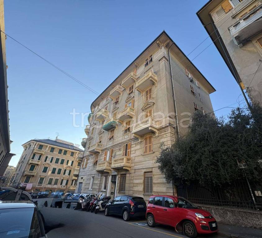appartamento in vendita a Genova in zona Sestri Ponente
