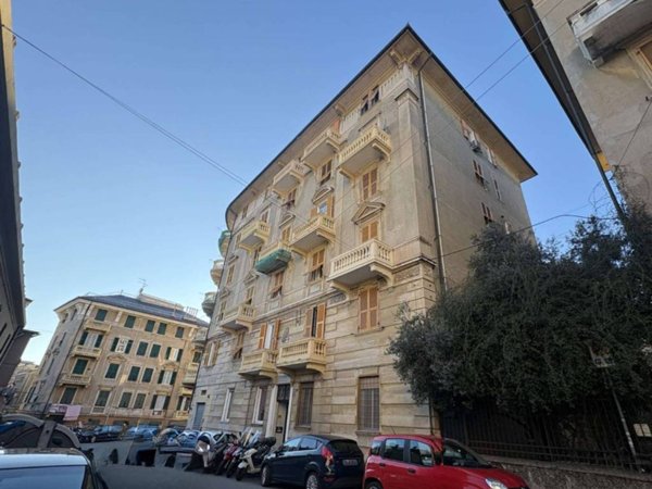 appartamento in vendita a Genova in zona Sestri Ponente