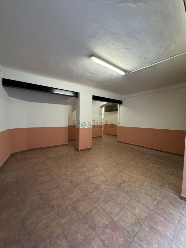 locale di sgombero in vendita a Genova in zona Sestri Ponente