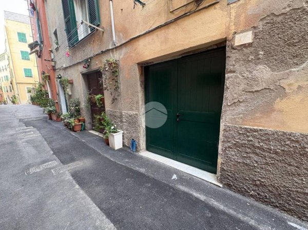 locale commerciale in vendita a Genova in zona Voltri