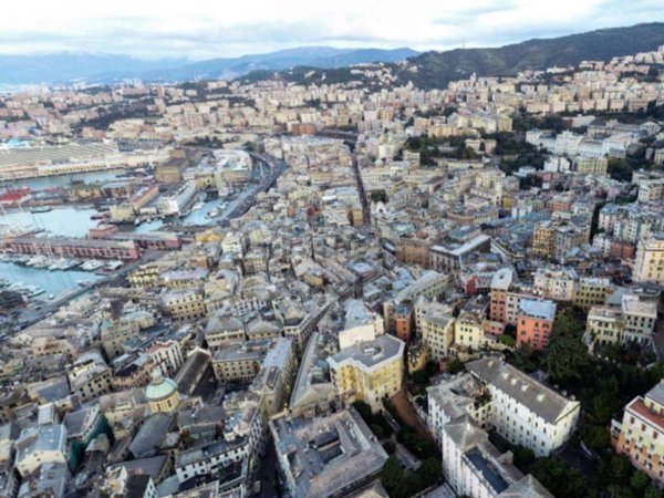 appartamento in vendita a Genova in zona Sottoripa / Maddalena / Molo