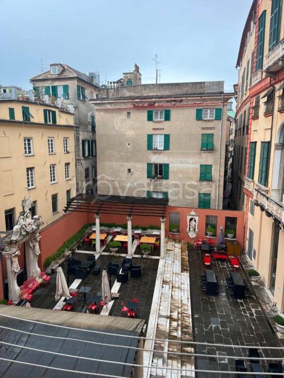 appartamento in vendita a Genova in zona Sottoripa / Maddalena / Molo