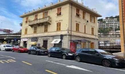 locale commerciale in vendita a Genova in zona Nervi