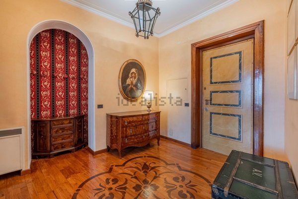 appartamento in vendita a Genova in zona Carignano