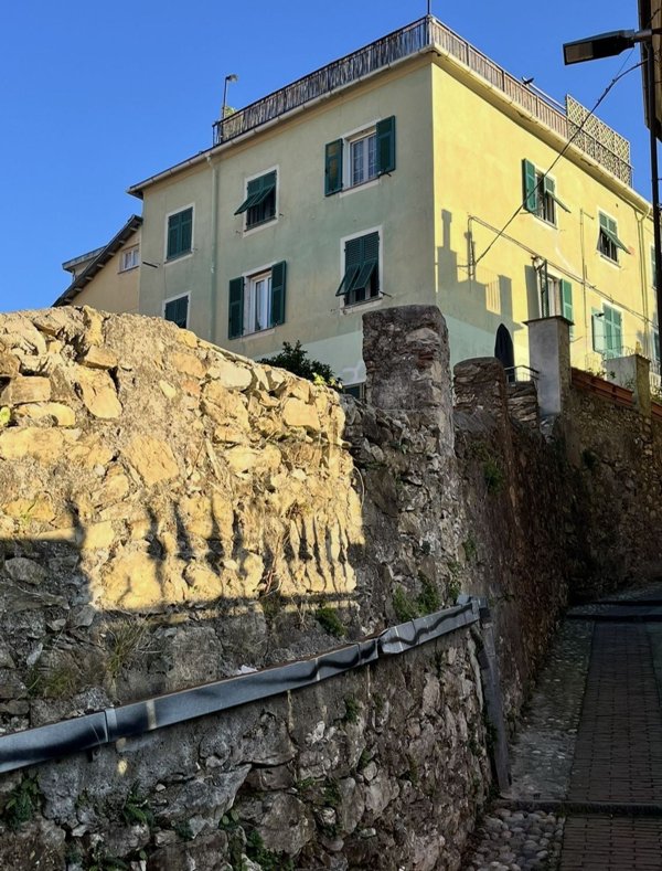 appartamento in vendita a Genova in zona Molassana