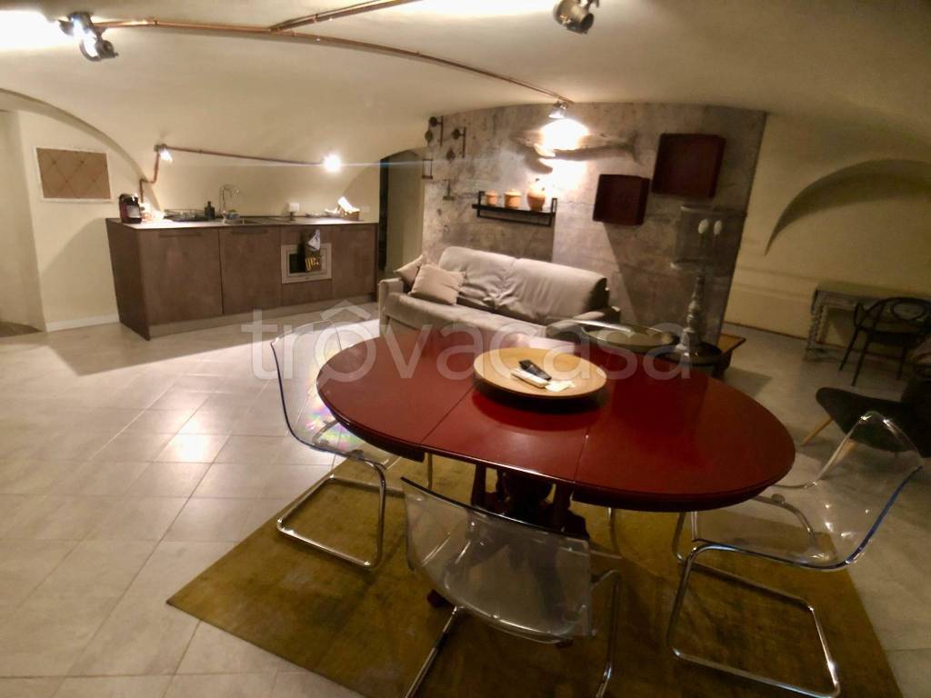 appartamento in vendita a Genova in zona Sottoripa / Maddalena / Molo