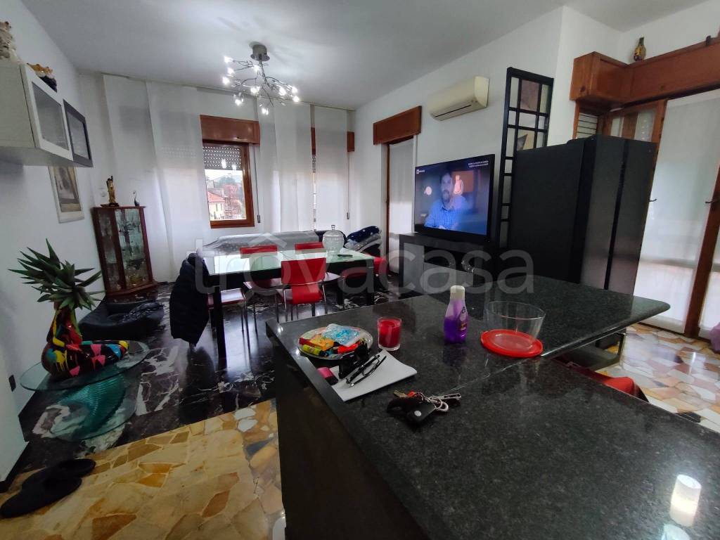 appartamento in vendita a Genova in zona Sestri Ponente