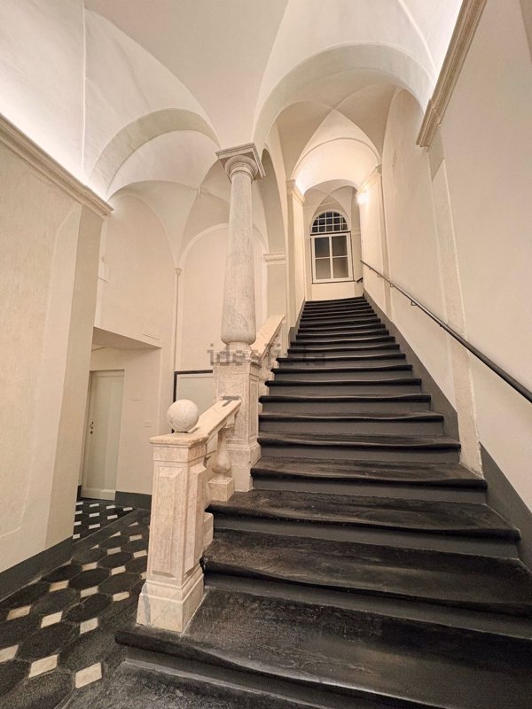 appartamento in vendita a Genova in zona Sottoripa / Maddalena / Molo