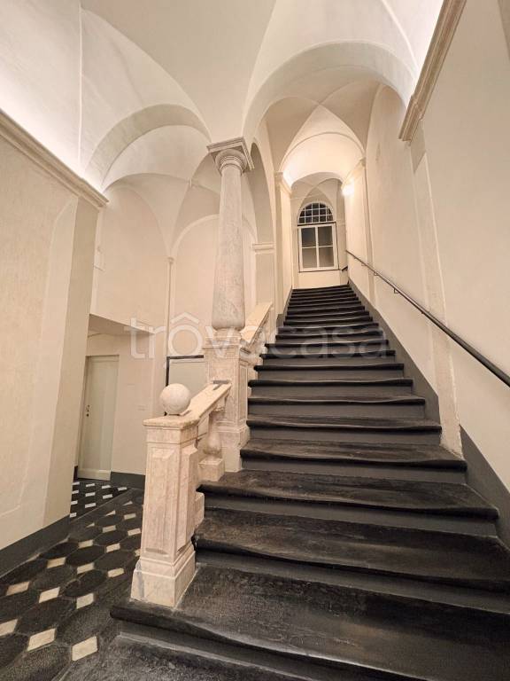 appartamento in vendita a Genova in zona Sottoripa / Maddalena / Molo