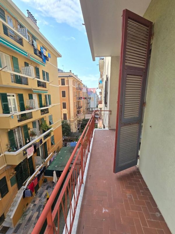 appartamento in vendita a Genova in zona Sestri Ponente