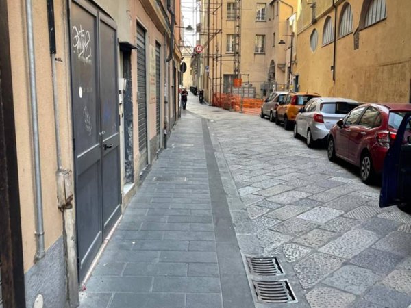 locale commerciale in vendita a Genova in zona Sottoripa / Maddalena / Molo