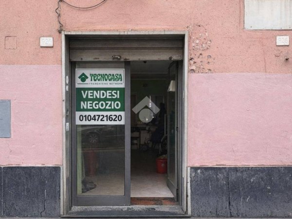 negozio in vendita a Genova in zona Marassi