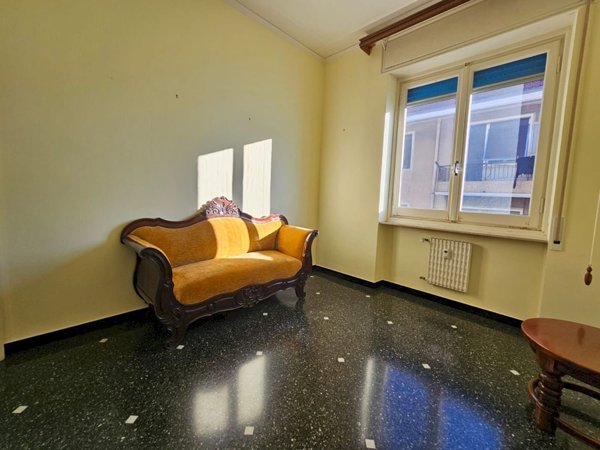 appartamento in vendita a Genova in zona Sestri Ponente